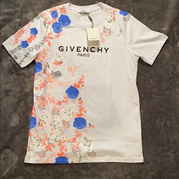 Givenchy Other - GIVENCHY MEN NEW SEASON CASUAL DETAILED TSHIRT